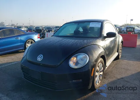 2013 Volkswagen Beetle 2.5L Entry z USA, uszkodzony, nr VIN 3VWFP7AT8DM663369